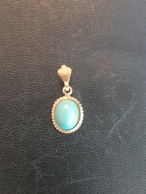 14k gold rosette pendant with turquoise stone like new