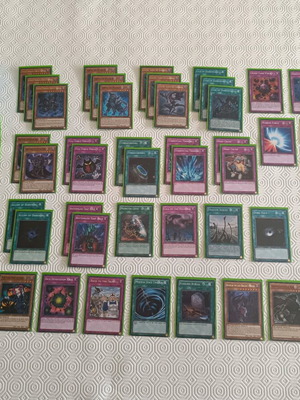 Yu-Gi-Oh Lair of Darkness complete deck like new with Deck Box and extra sleeves