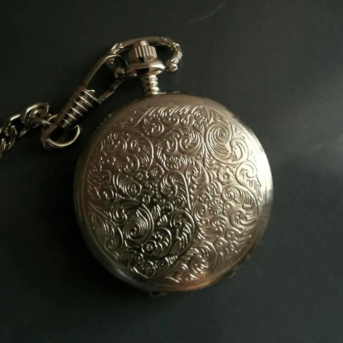 Quartz pocket watch with chain like new, silver