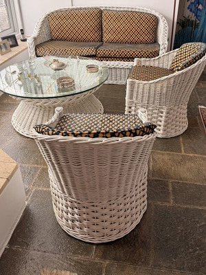 Bamboo sofa set with armchairs and round glass table like new