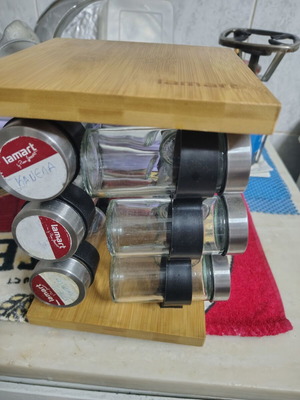 Spice stand like new with jars and wooden decoration