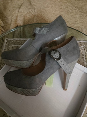 Dorothy Perkins pumps used, grey suede with platform and high heel