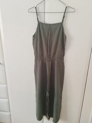 Khaki jumpsuit short used, size M