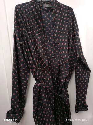 Women's robe like new, one size, black and blue