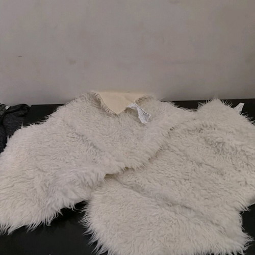 Bedroom rugs like new, flokati style, white, set of two