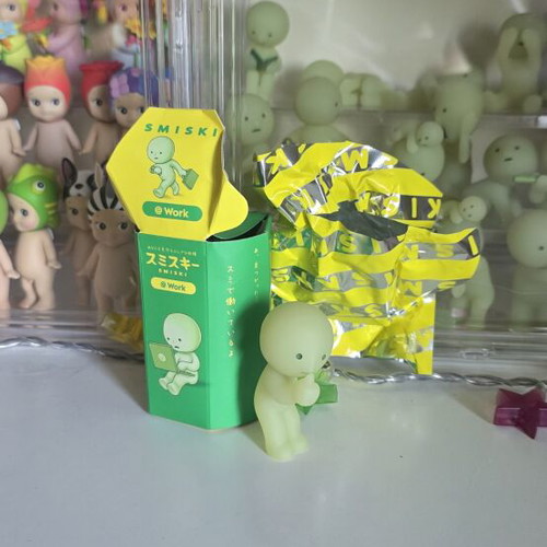 Smiski At Work Series Approving figure new in box