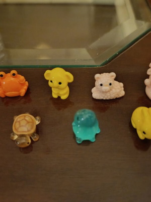 Set of 7 animal figures like new, includes capybara