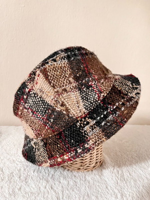 Burberry hat like new, brown multicolor size M