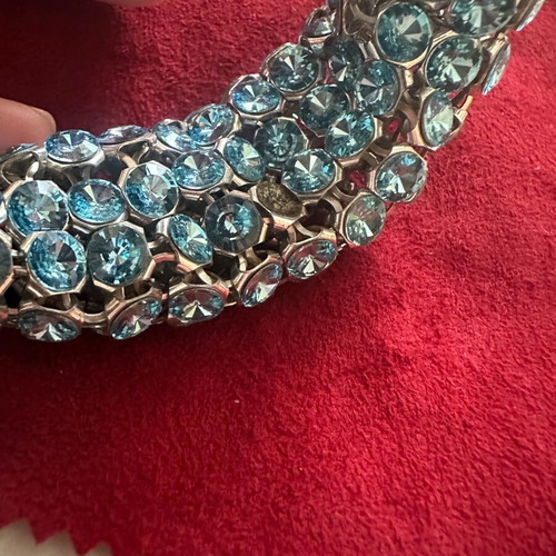 Bracelet with blue crystals used, mesh style