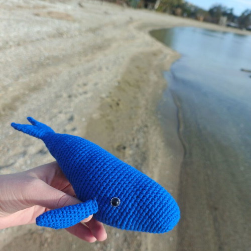 Whale knitted handmade like new, 21cm