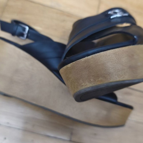 Guess platform sandals size 39 used, black leather upper