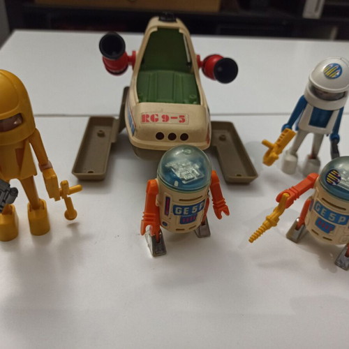 Playmobil 3509 and 3591 Playmospace used, robots and astronauts
