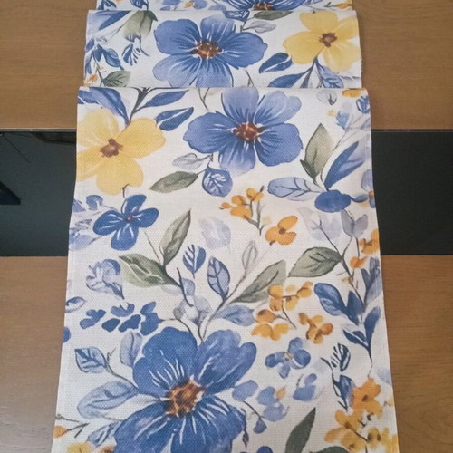 Runner/table runner with floral design, new, 34×121cm, polyester