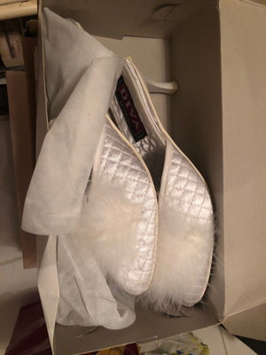 Bridal satin slippers new with feather pom-poms white size 39