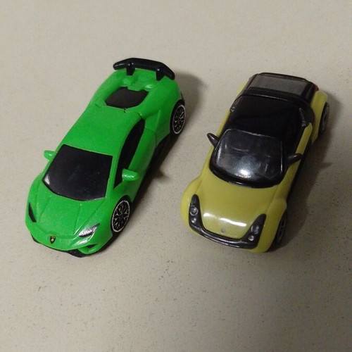 Pack of 2 small toy cars like new