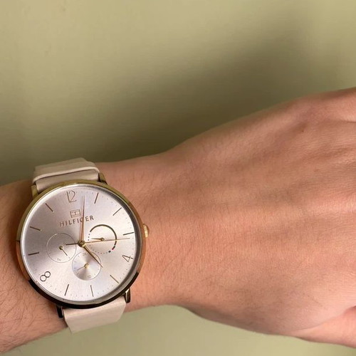 Tommy Hilfiger women's watch gold with leather strap like new