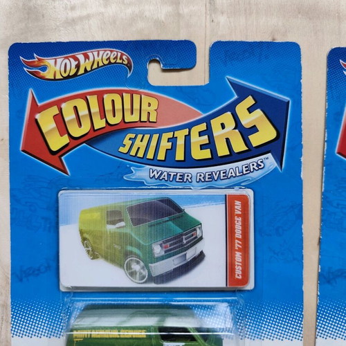 Hot Wheels Colour Shifters 2 cars set new condition