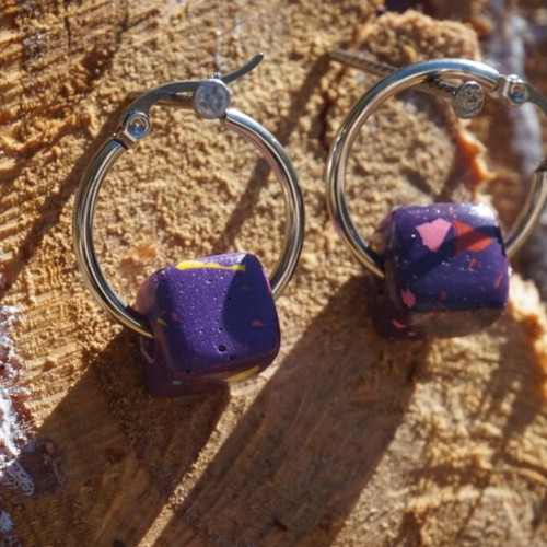 Earrings handmade from scratch, like new, ecological resin purple hoops 2.5 cm
