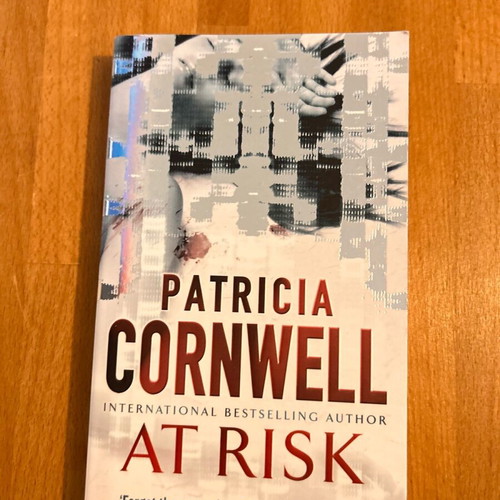 At Risk Patricia Cornwell like new