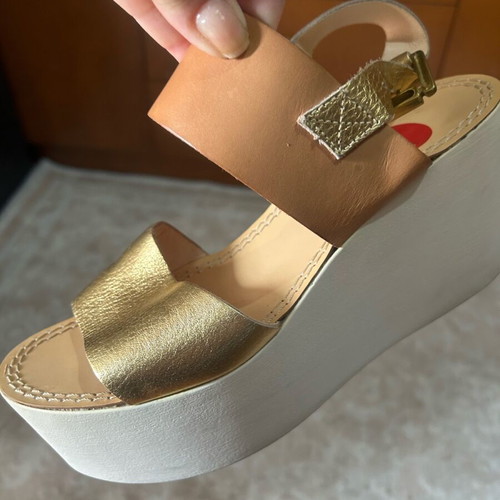 Exe platforms like new, beige and gold