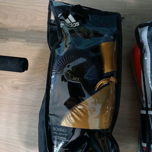 Boxing gloves for kickboxing and Muay Thai like new
