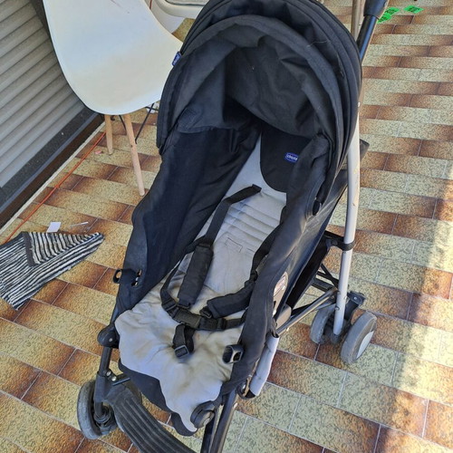 Chicco summer stroller with 5-point harness and reclining back