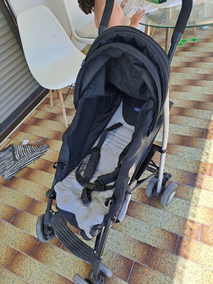 Chicco summer stroller with 5-point harness and reclining back