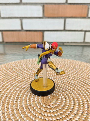 Nintendo Amiibo Captain Falcon figure Super Smash Bros