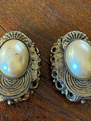 Vintage earrings large impressive with brass base and 6cm clip