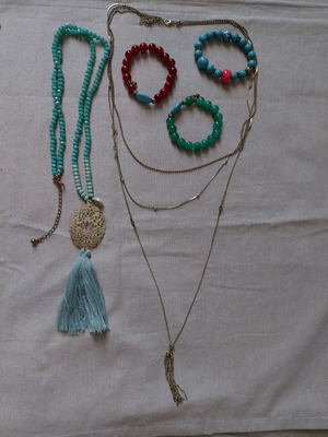 Faux Bijoux Fashion Jewelry Set Like New, 3 Bracelets and 2 Necklaces