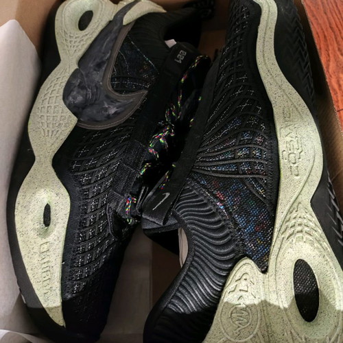 Nike Cosmic basketball shoes new, size 47.5 EU