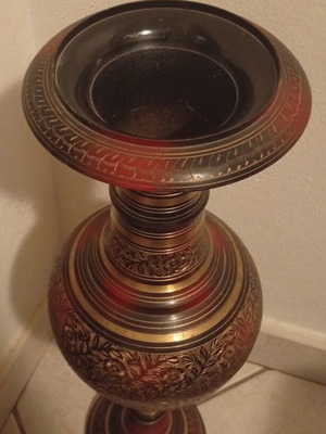 Metal Art Deco vase like new, height 0.59 m
