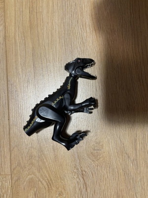 Lego Jurassic World Indoraptor toy with missing tail