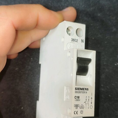 Siemens bipolar fuse 16 amp single pole with neutral like new