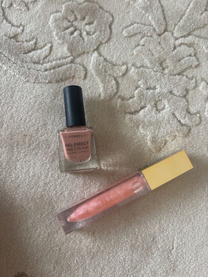 Σετ MUA Shimmer Gloss και Korres Gel Effect Nail Colour σαν καινούργιο