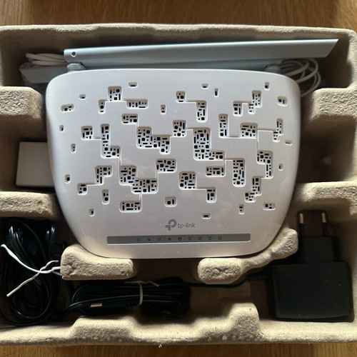 TP-Link TD-W8961N ADSL2+ Wi-Fi modem router like new