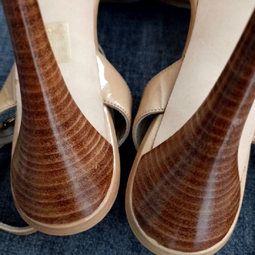 Stuart Weitzman Nude Patent Sandals size 38 like new