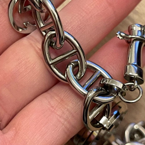 Gucci γυναικείο ρολόι χειρός μοντέλο YA107508 ασημί σαν καινούργιο