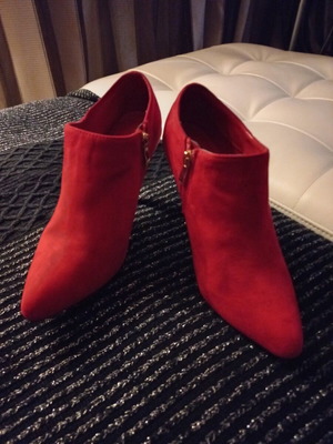 Red ankle boots size 39 velour like new, 10 cm heel
