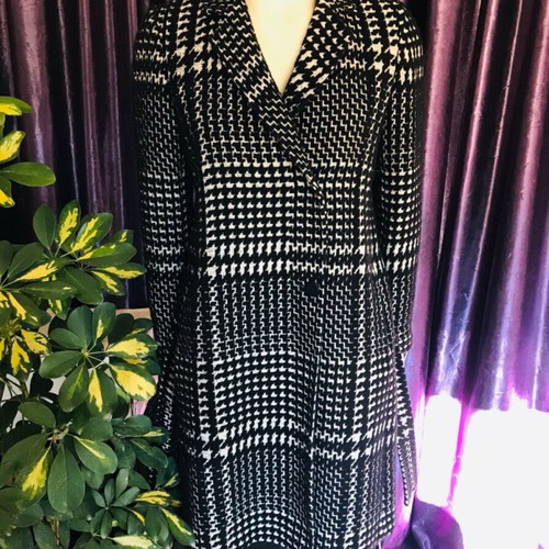 Italian Coat branded new, high quality, size L
