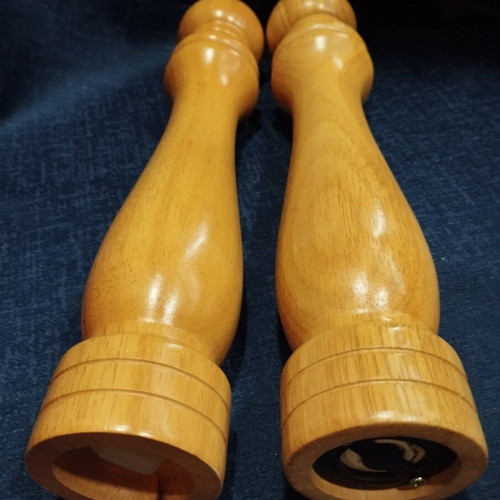 Pepper mill and salt shaker like new, 36 cm