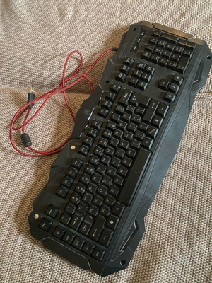 Gaming Keyboard Hanzo used with RGB lighting and 5 macro keys