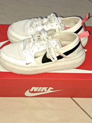 Court Vision Alta Txt Nike women's shoes size 38 used, white multicolor