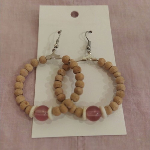 Hoop earrings new with wooden beads, white shell discs and pink-purple bead