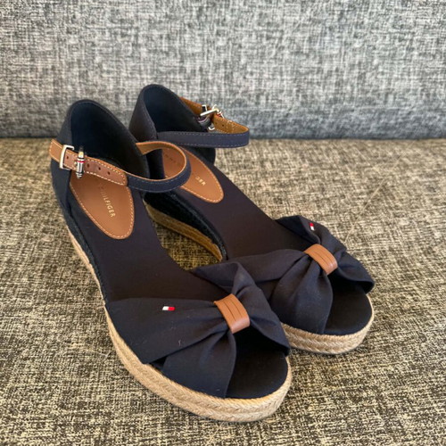 Tommy Hilfiger women's sandals size 37, blue