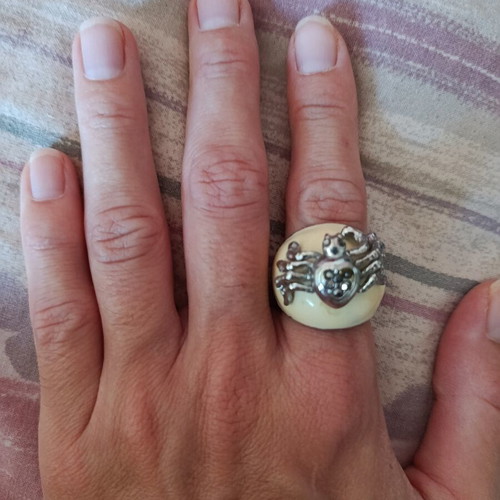 Unique ring with rhinestones, beige and silver