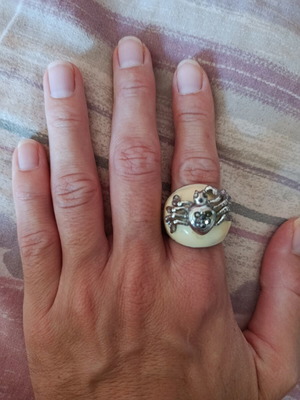 Unique ring with rhinestones, beige and silver