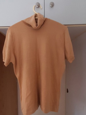 Beige short-sleeve turtleneck size M