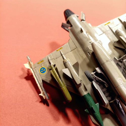 Plastic model Jas-39 Gripen 1/72 new, hand-painted