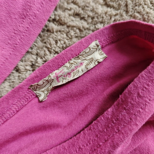 Figaro top like new, elastic with unique fuchsia-purple color